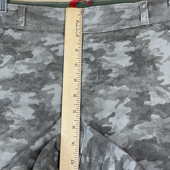 Spanx Short Womens XL Gray Camo Pull On Twill Regular Fit Stretch 4.5" - Picture 7 of 13